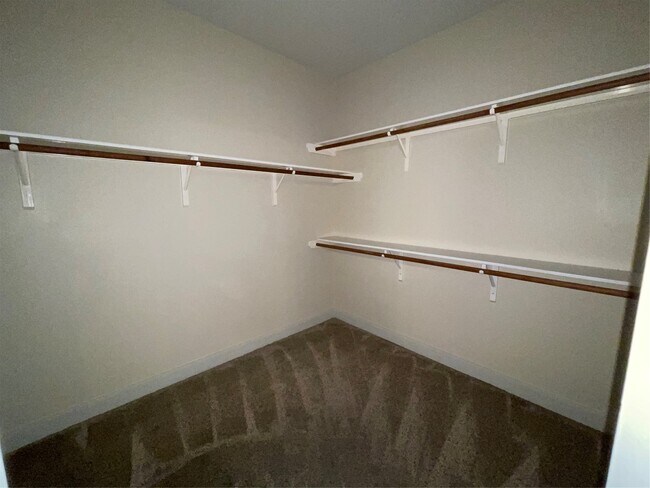 Building Photo - 1759 Lakeside Enclave Dr