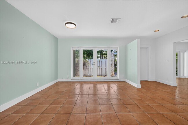 Building Photo - 12935 SW 81st Ave