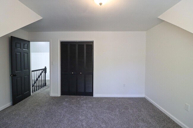 Building Photo - 1080 West Side Dr