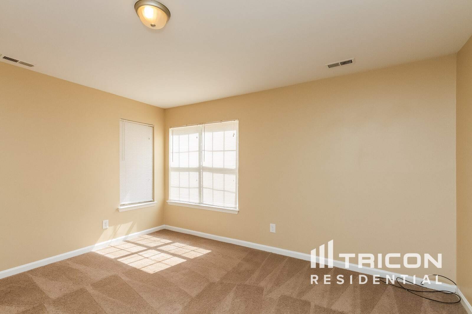 Building Photo - 5407 River Falls Dr