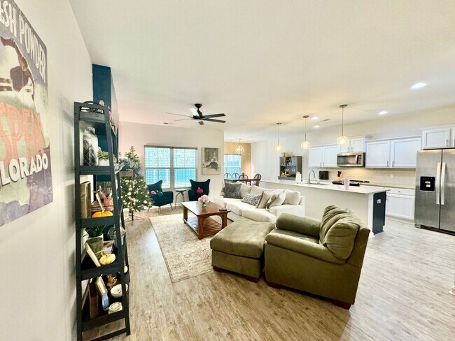 Building Photo - 1/2 off 1st and 2nd month rent - Pristine ...