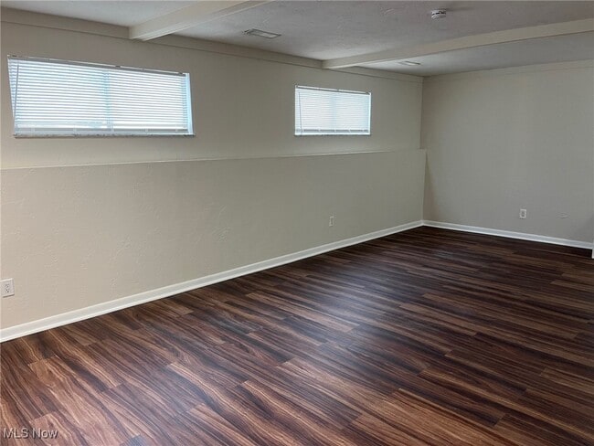 Building Photo - 8671 Ashwood Dr