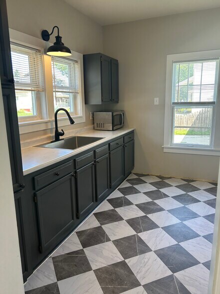 Building Photo - 1034 Bluff Ave