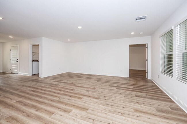 Building Photo - 3711 Olivia Dr