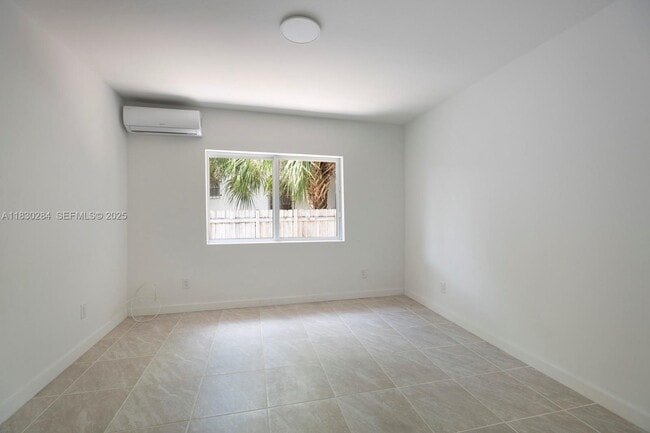 Building Photo - 7800 NE 10th Ct