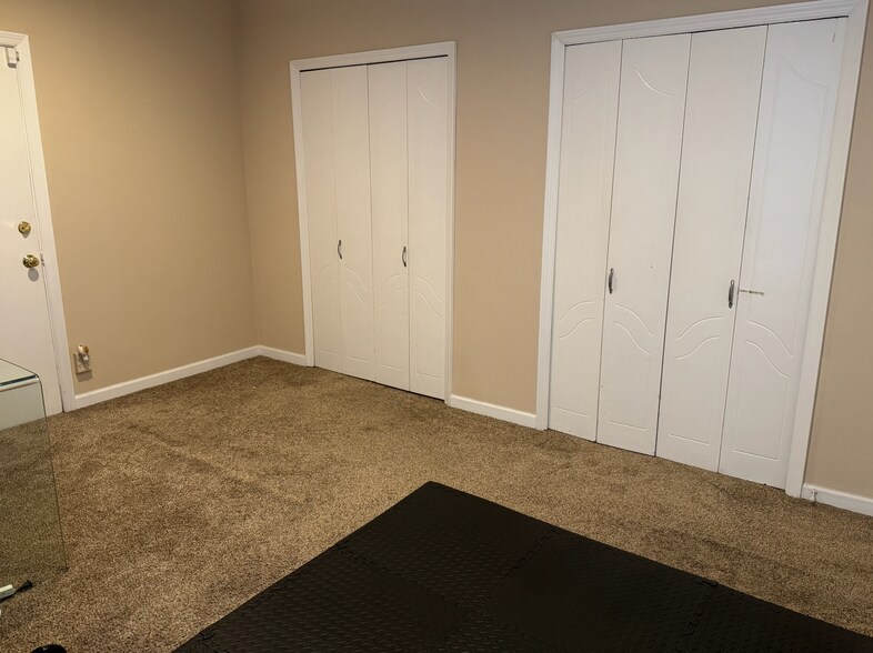 Building Photo - 8550 Holloway Dr