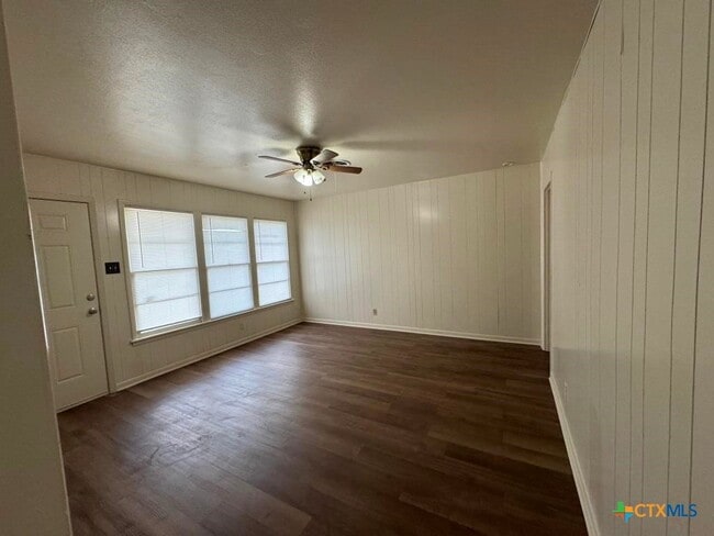 Building Photo - 1109 Estelle Ave