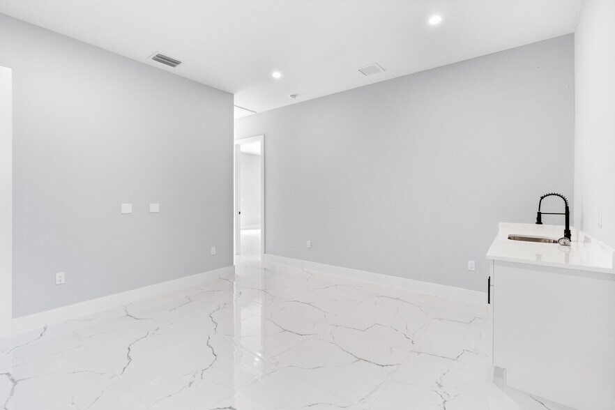 Building Photo - 3501 10th St SW