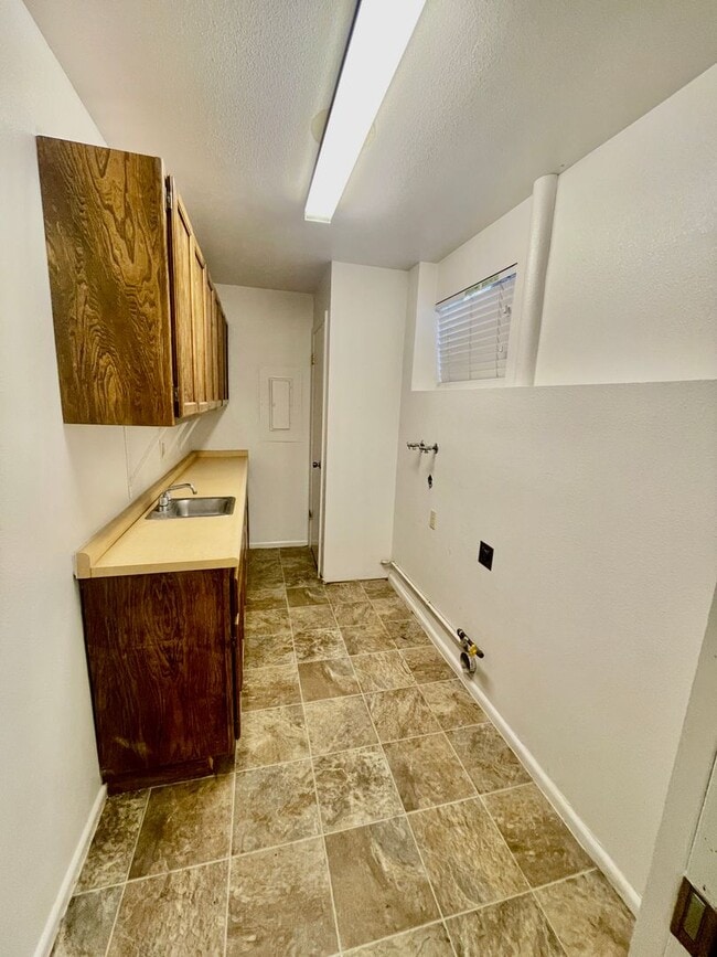 Building Photo - 3-BR Basement Duplex in Santa Clara