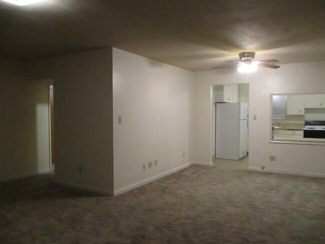 Building Photo - 704 Academy St