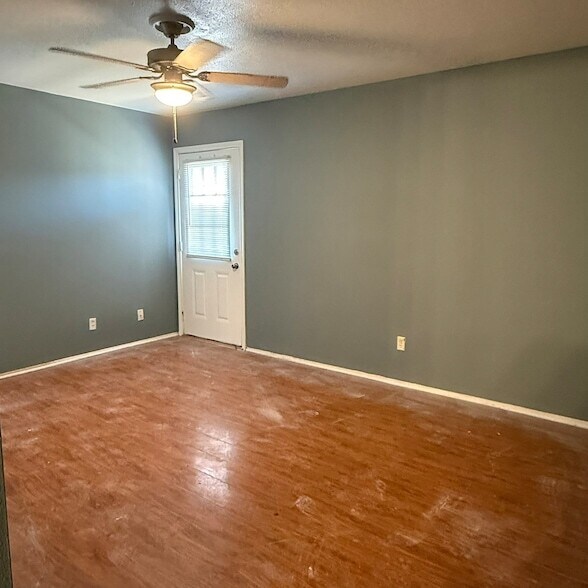 Building Photo - 10603 S Wilcrest Dr