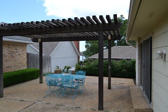 Building Photo - Charming 2 Bed, 2 Bath Home in Waco - Perf...