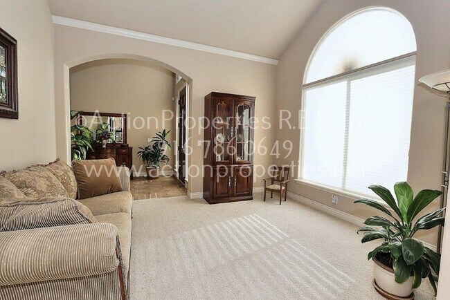 Building Photo - Granite Bay Beauty - 5 Bed, 3.5 Bath Home - Large Pool - Two Story - Lawn & Pool Service Included!