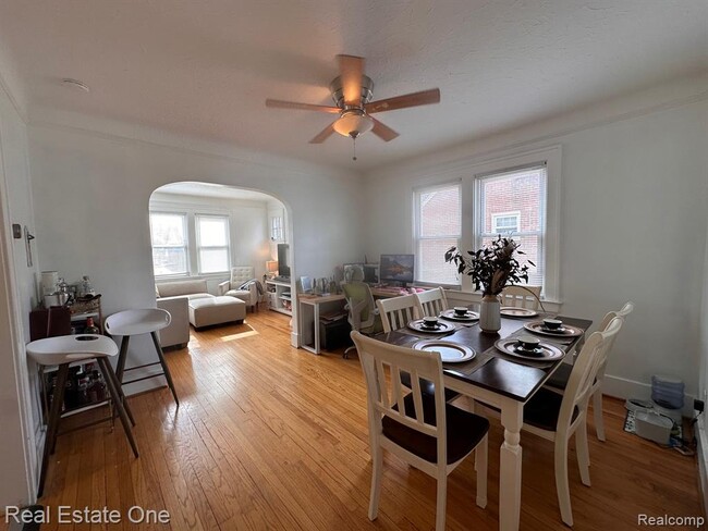 Building Photo - 122 W Houstonia Ave