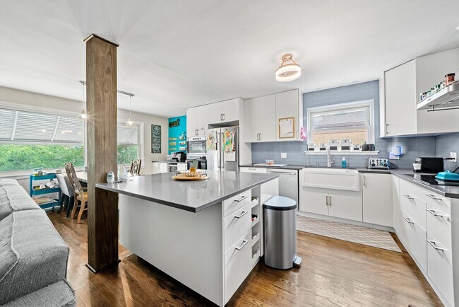 Building Photo - 8819 N Wisner St