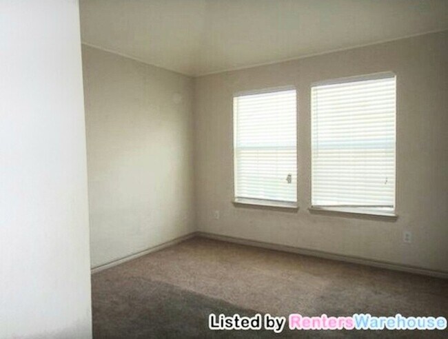 Building Photo - Beautiful Townhome in Euless!!