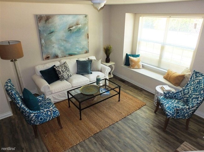 Building Photo - 3992 Cloverlane Dr