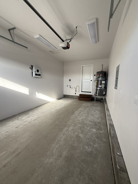 Building Photo - 1660 Ascent Pl