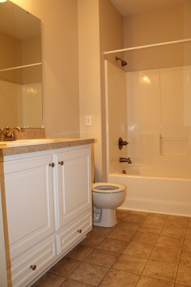 Building Photo - 205 Stillwater Creek Dr