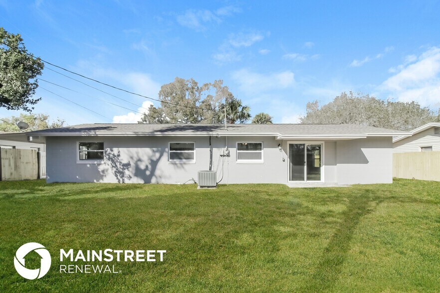 Building Photo - 6621 Voltaire Dr