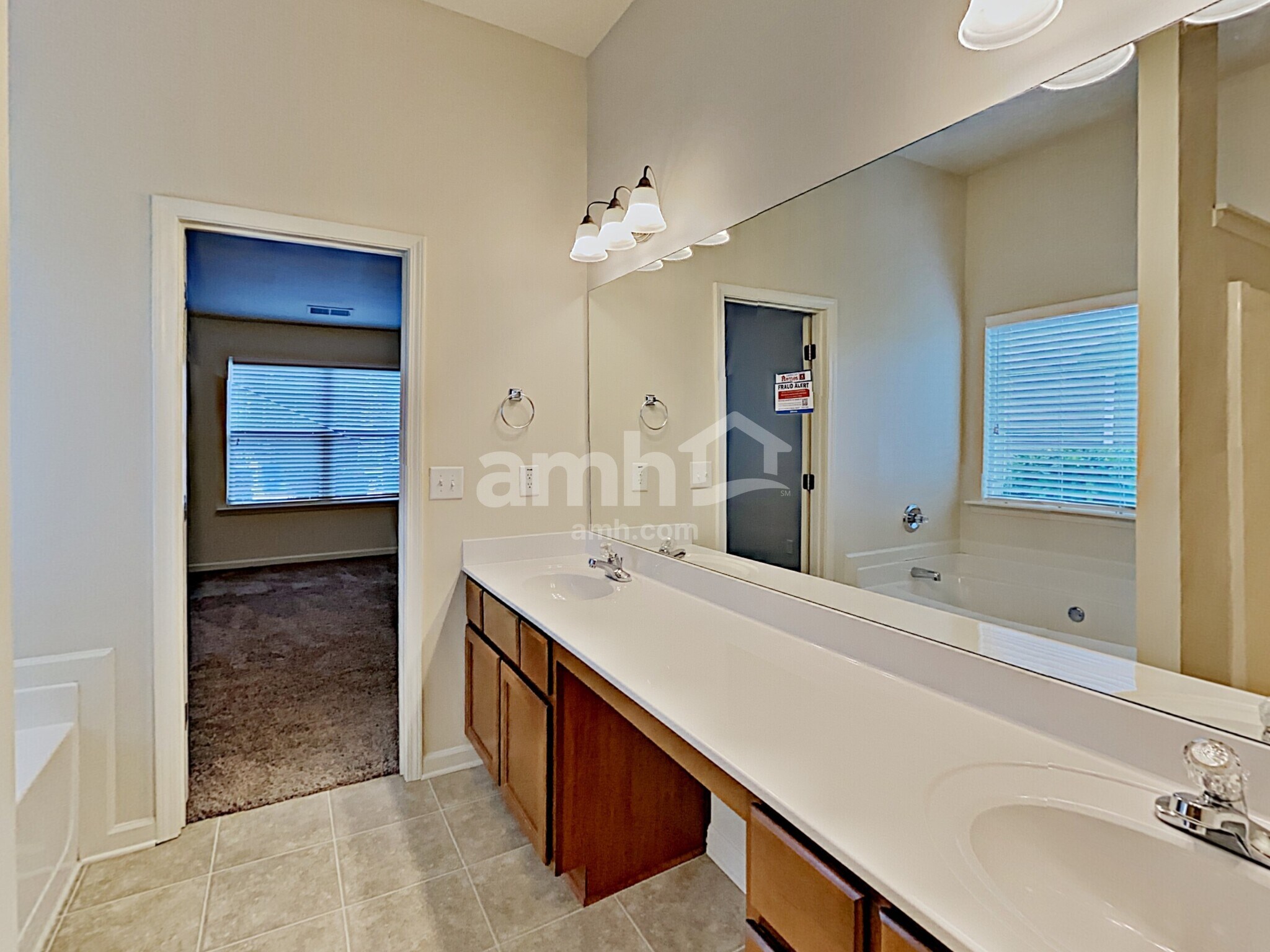 Building Photo - 975 Donington Cir