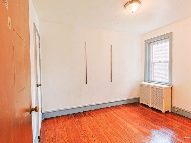 Building Photo - 3359 Tyson Ave