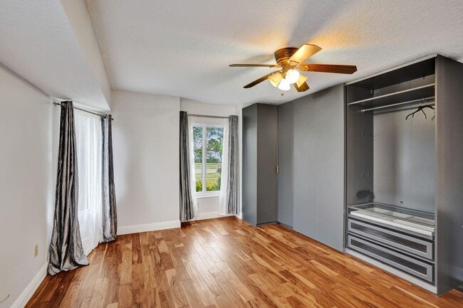 Building Photo - 1283 Barnstaple Cir