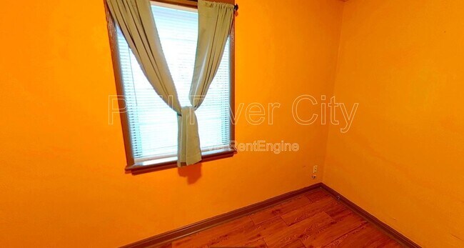 Building Photo - 237 E 21st St