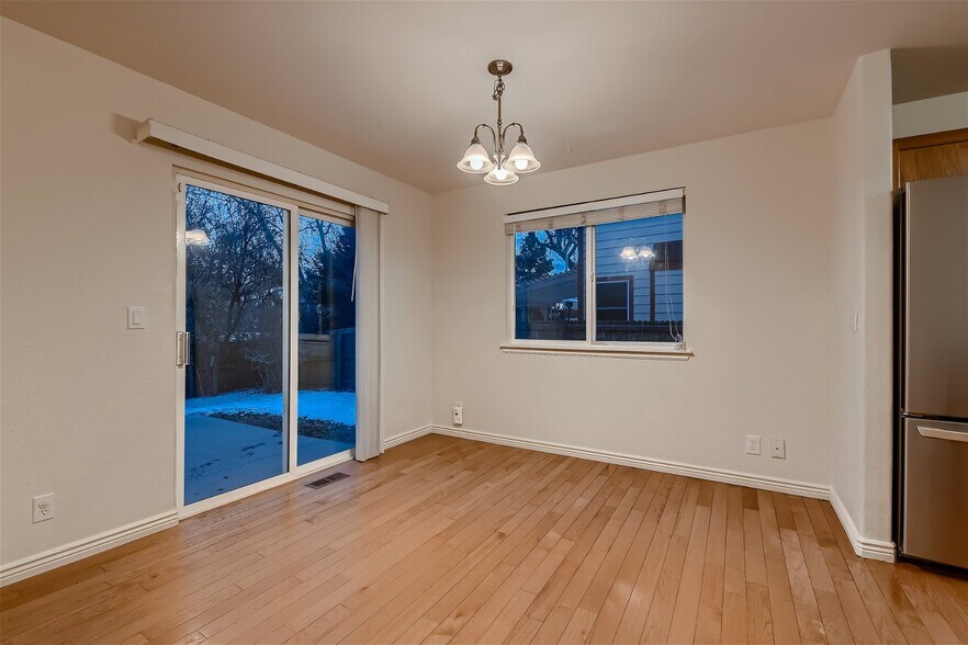 Building Photo - 2625 Fernwood Pl