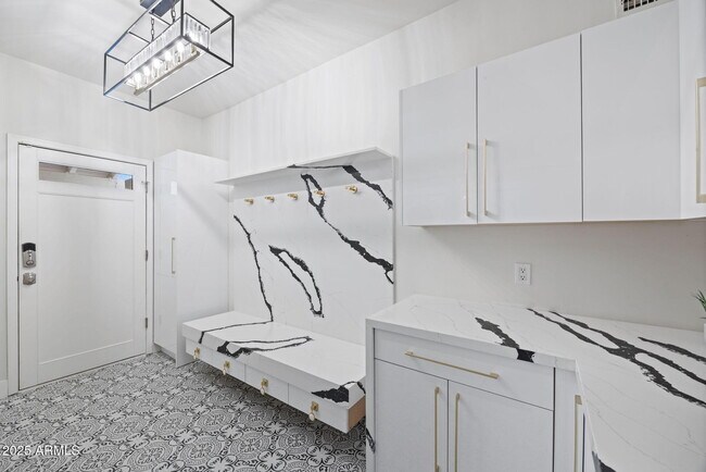 Building Photo - 10111 E Cholla St