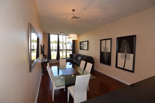 Building Photo - Panorama Towers / Villa Style Condo on two...
