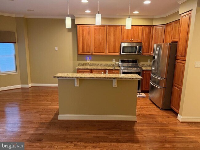 Building Photo - 615 Strandhill Ct