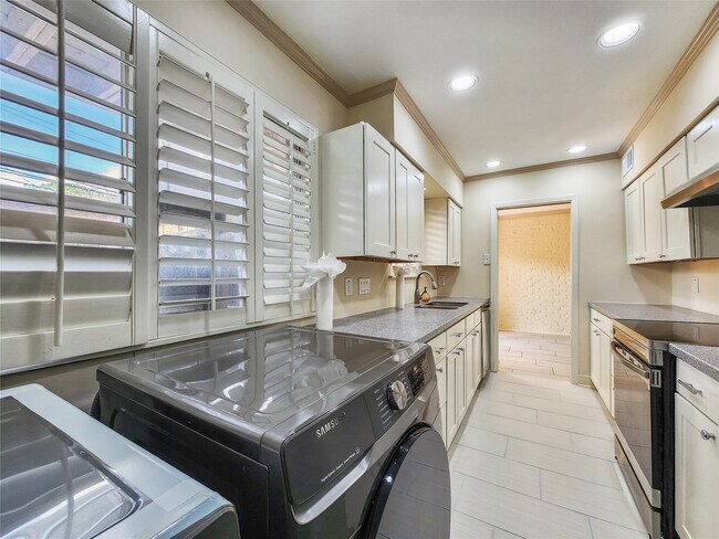 Building Photo - 4040 San Felipe St