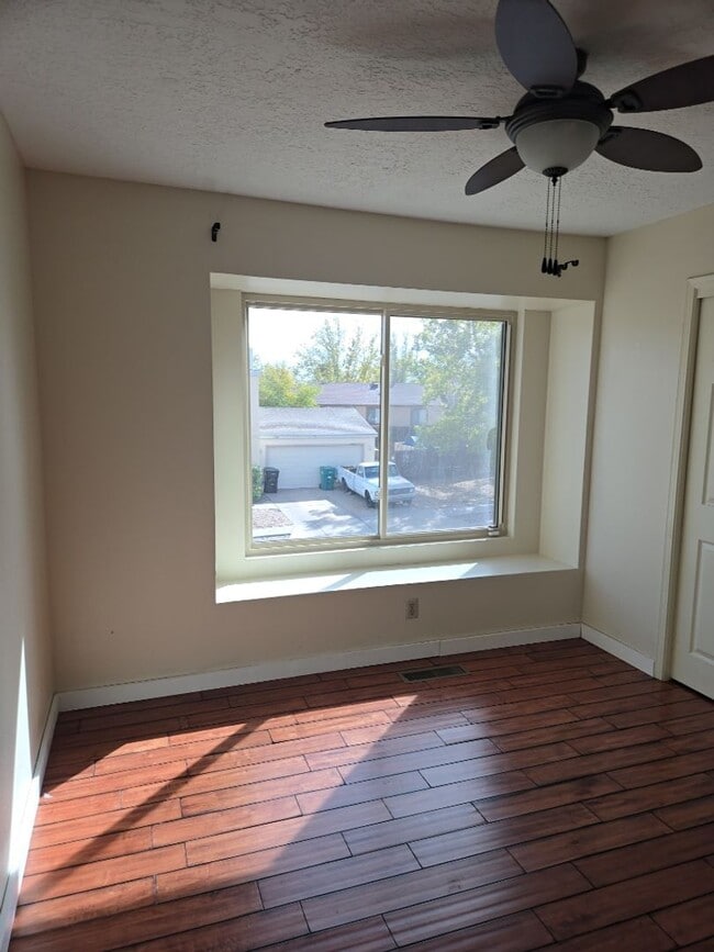 Building Photo - 4 Bedroom, 3 Bathroom! Lovely Home Coming Soon!