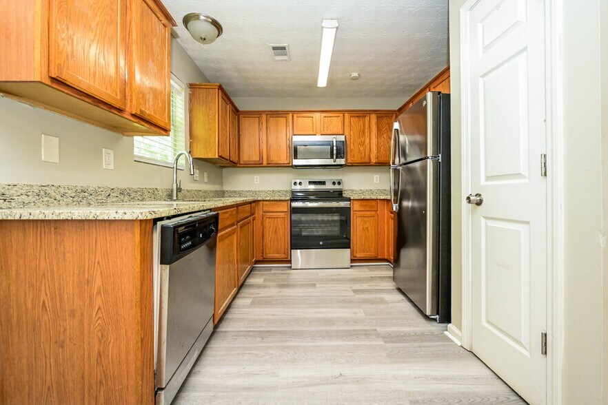 Building Photo - 2059 Oak Terrace Dr SE