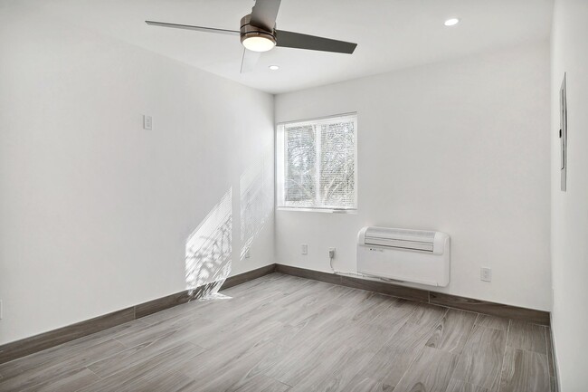 Building Photo - 340 N 1st St