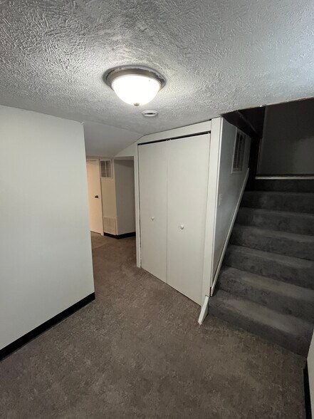 Building Photo - 430 N 25th St