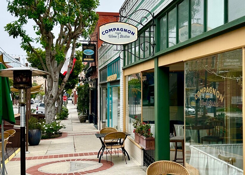 Building Photo - 770 W 2nd St