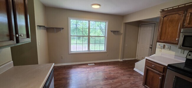 Building Photo - 2180 Riverway Dr