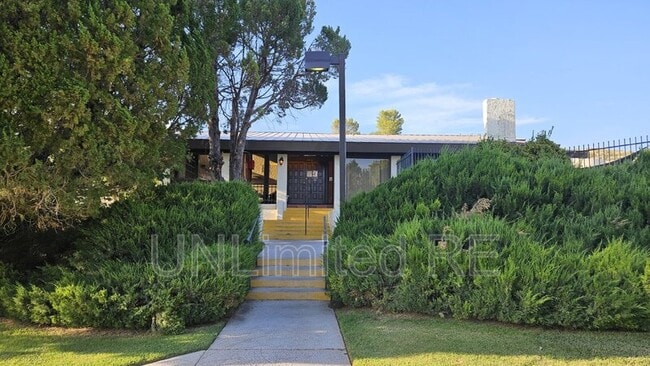 Building Photo - 10305 E Oak Creek Valley Dr
