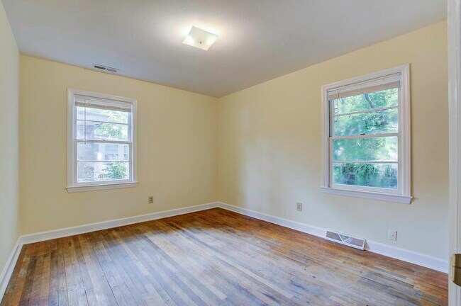 Building Photo - 1424 Brian Rd