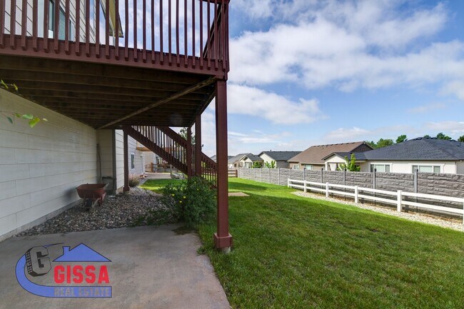 Building Photo - Beautiful home with views of Pikes Peak!