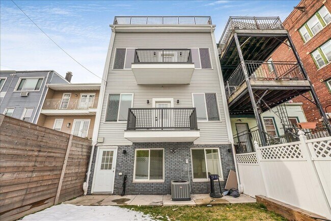 Building Photo - 260 Palisade Ave