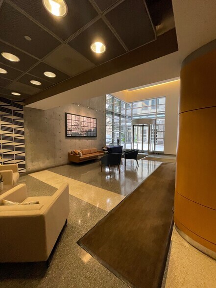 Main Lobby - 720 N Larrabee St Unit 1707