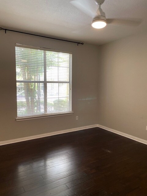 Building Photo - 860 N Orange Ave