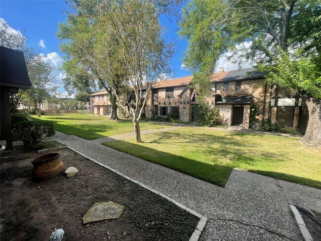 Building Photo - 4105 Vista Rd