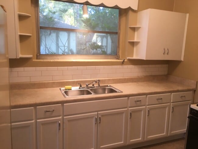 Building Photo - NOT AVAILABLE FOR SHOWING UNTIL MID MAY Home with Beautiful Tuscawilla Park as your yard.