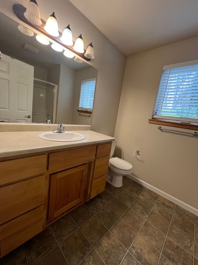 Building Photo - Three bedroom, Two bath home in Ashland.  | Available Now