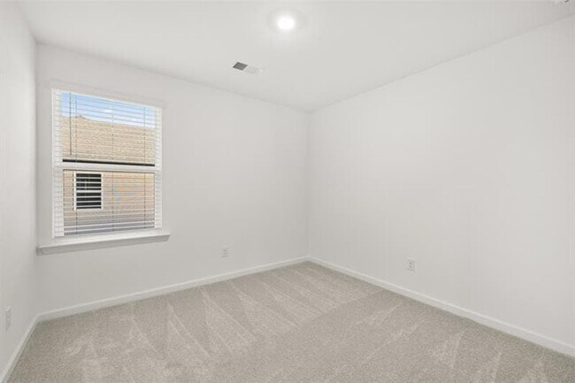 Building Photo - 942 Evergreen Rd