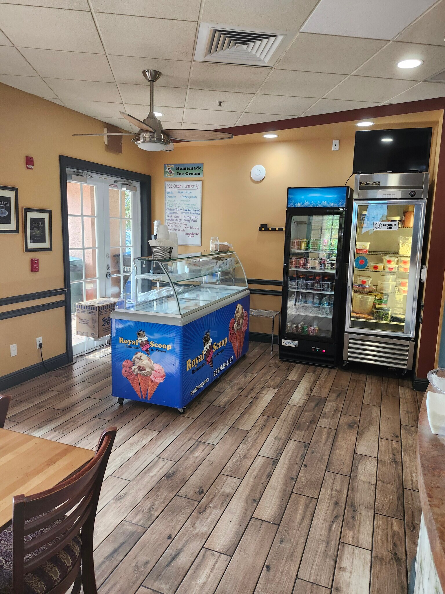 Cafe / Ice Cream - 20260 Estero Gardens Cir